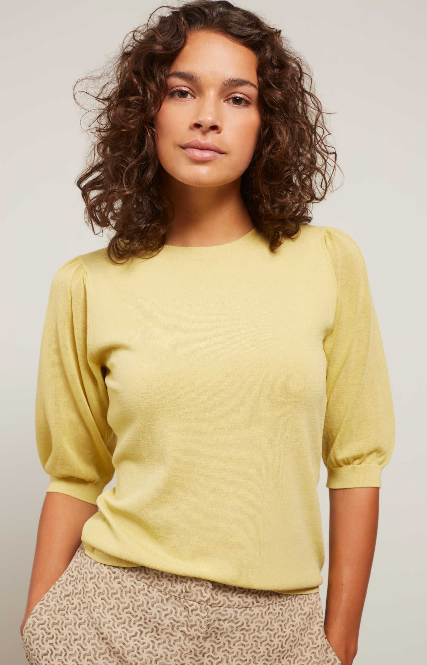 Sweater with round neck and mid-length puff sleeves - Type: lookbook