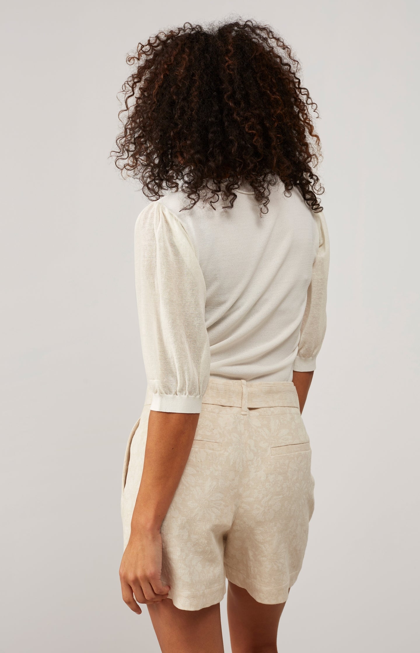 Sweater with round neck and mid-length puff sleeves