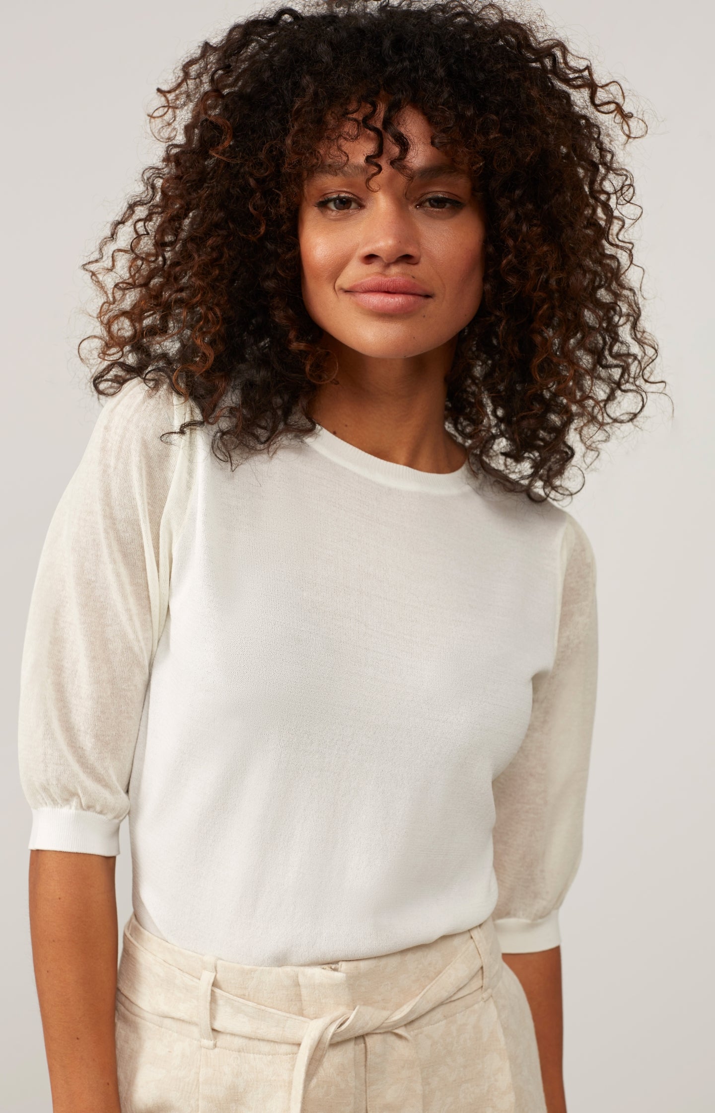 Sweater with round neck and mid-length puff sleeves