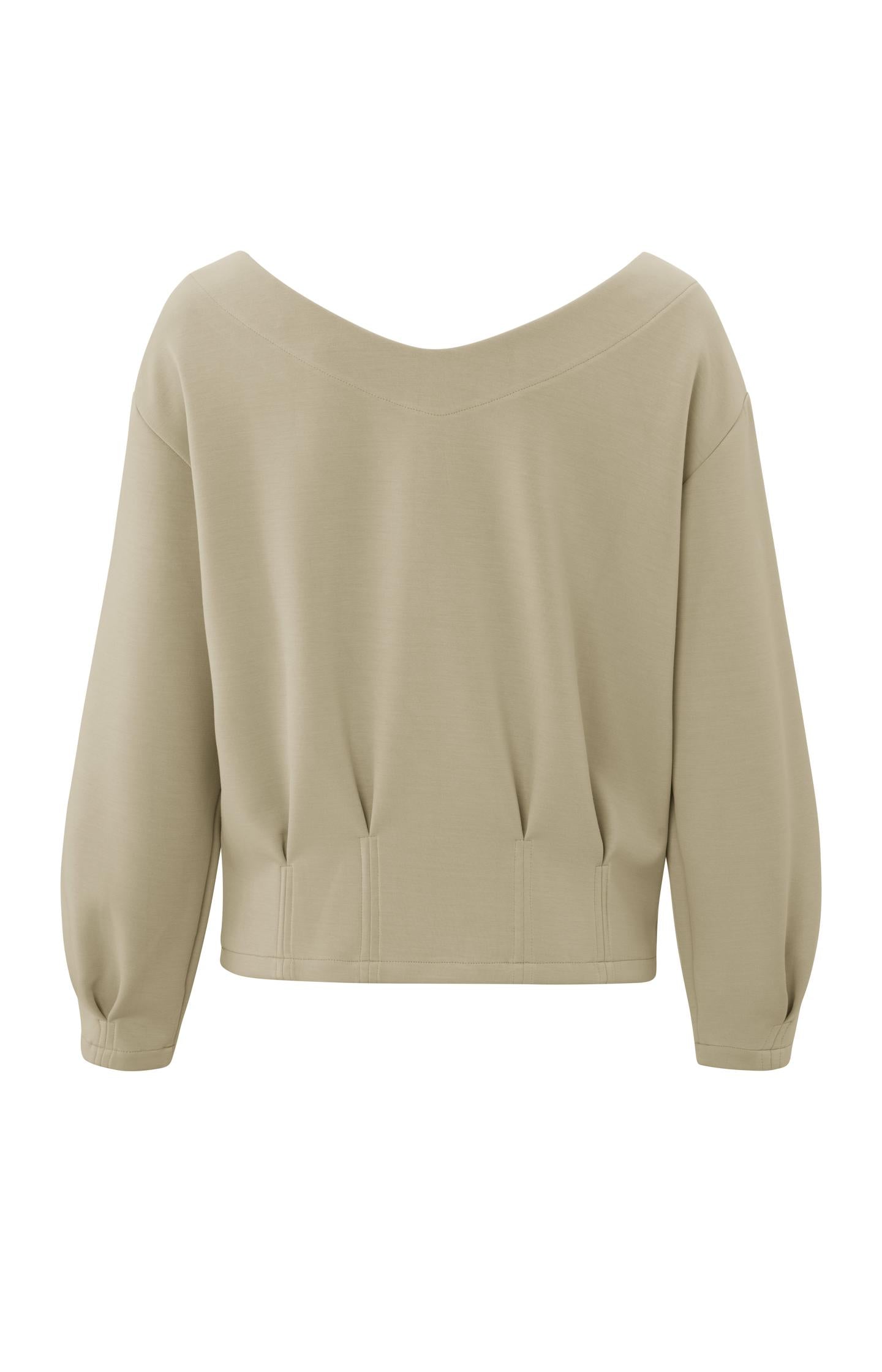 Sweatshirt with boatneck, long sleeves and pleated details