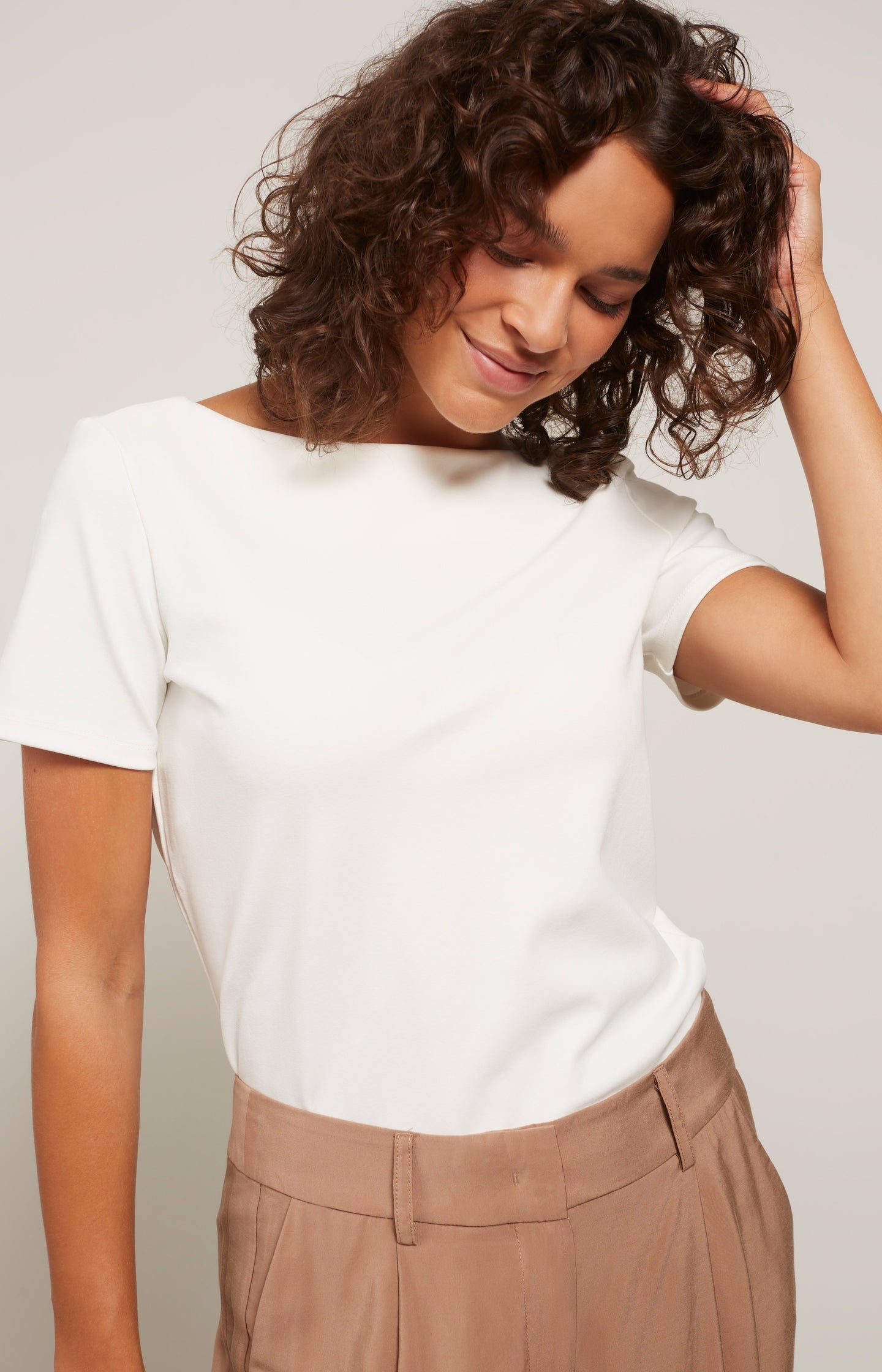 T-shirt with boatneck and short sleeves in regular fit