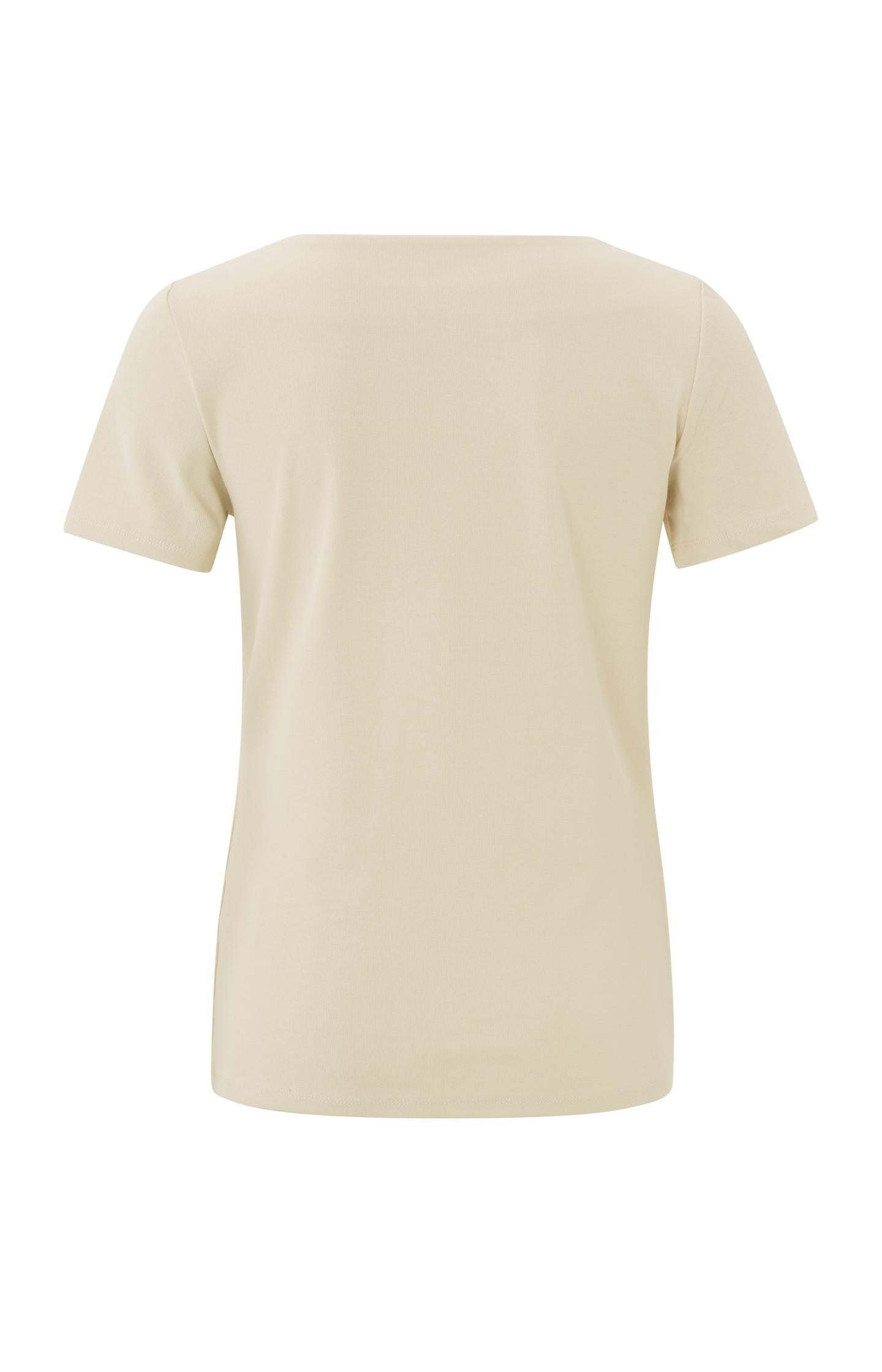 T-shirt with boatneck and short sleeves in regular fit