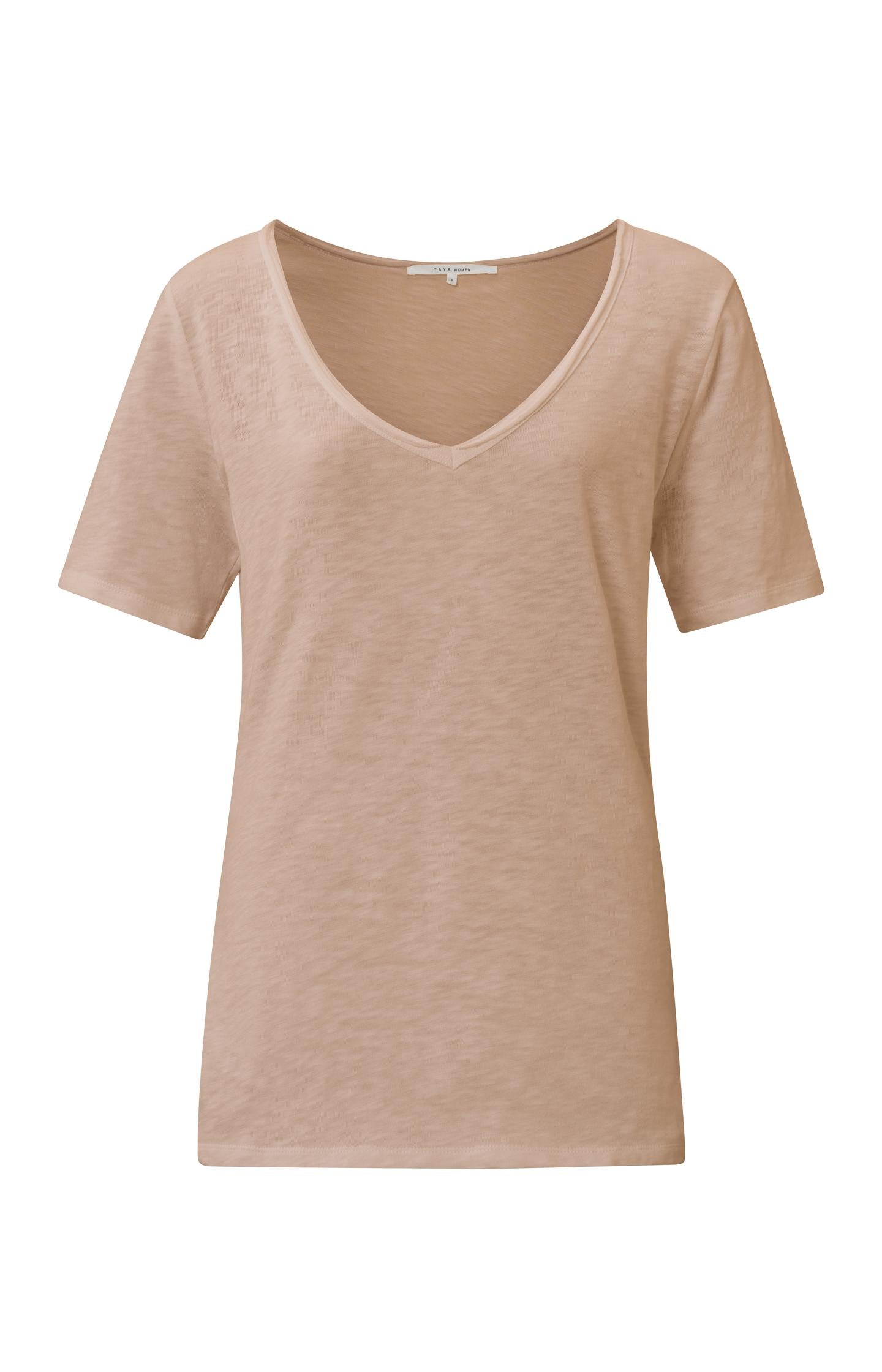T-shirt with deep V-neck, short sleeves and frayed details - Type: product