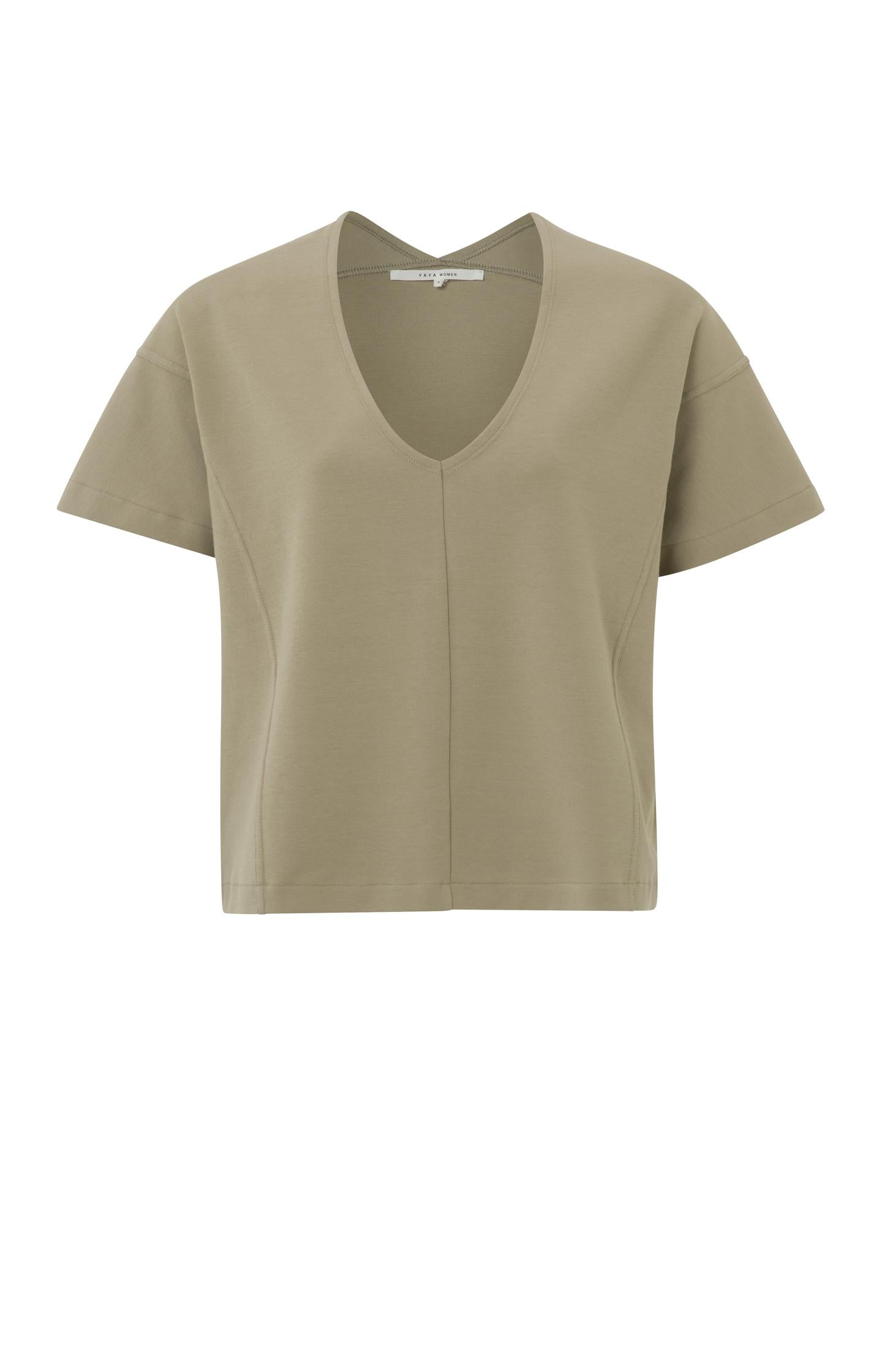 T-shirt with V-neck, short sleeves and seam details - Type: product