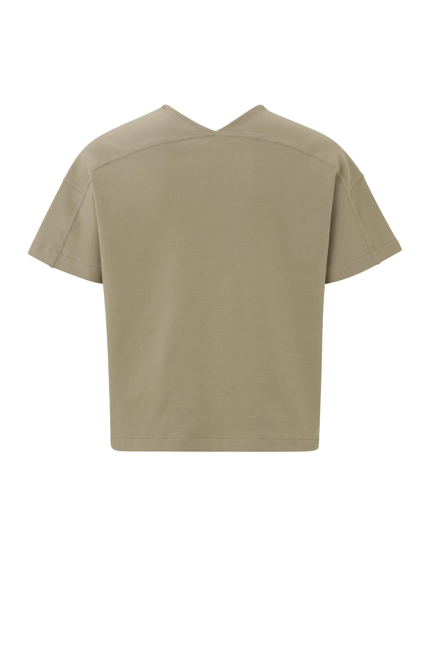 T-shirt with V-neck, short sleeves and seam details
