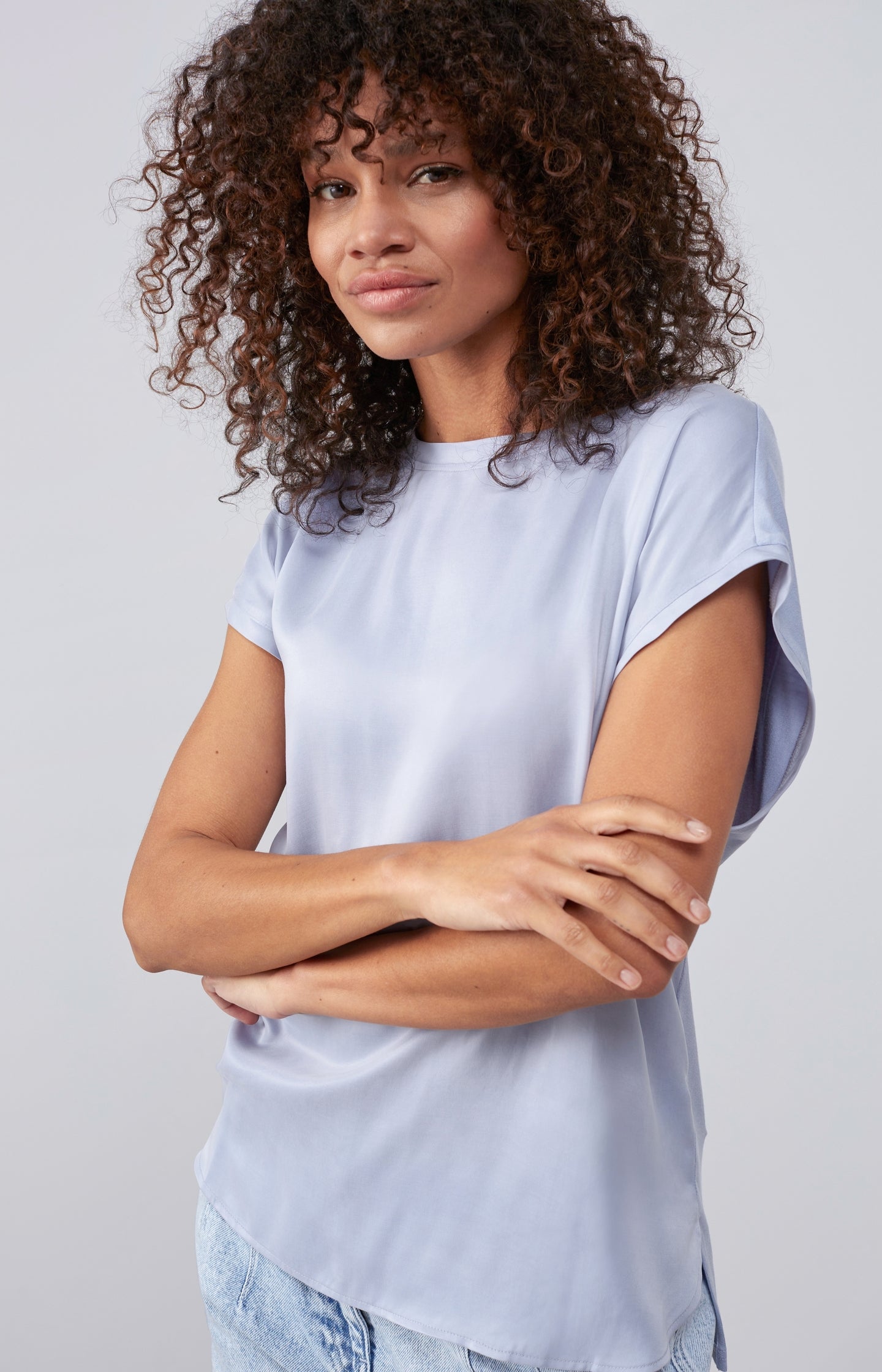Top with round neck and cap sleeves without shoulder seams - Type: lookbook