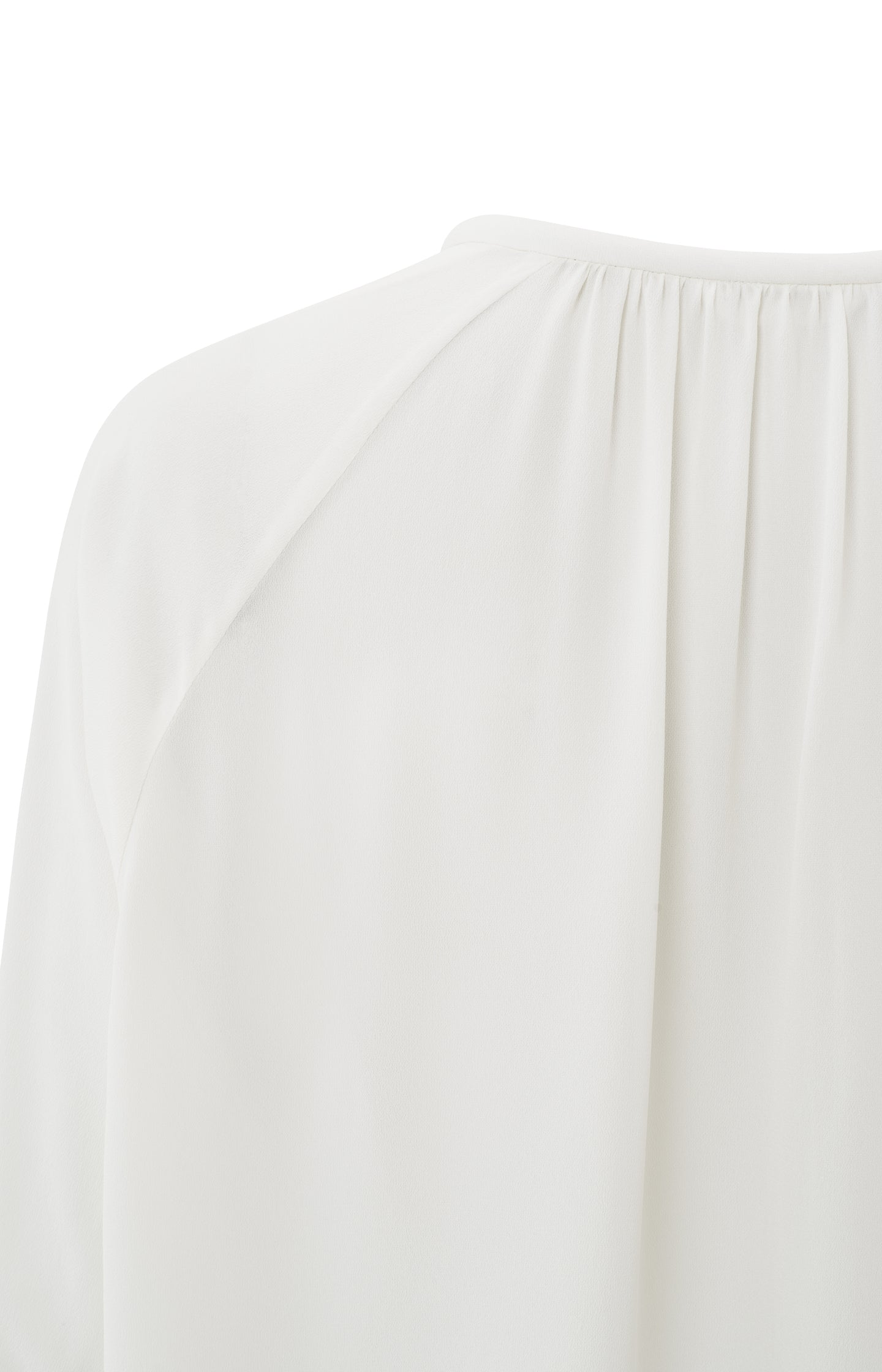 Top with V-neck, long balloon sleeves and pleated details