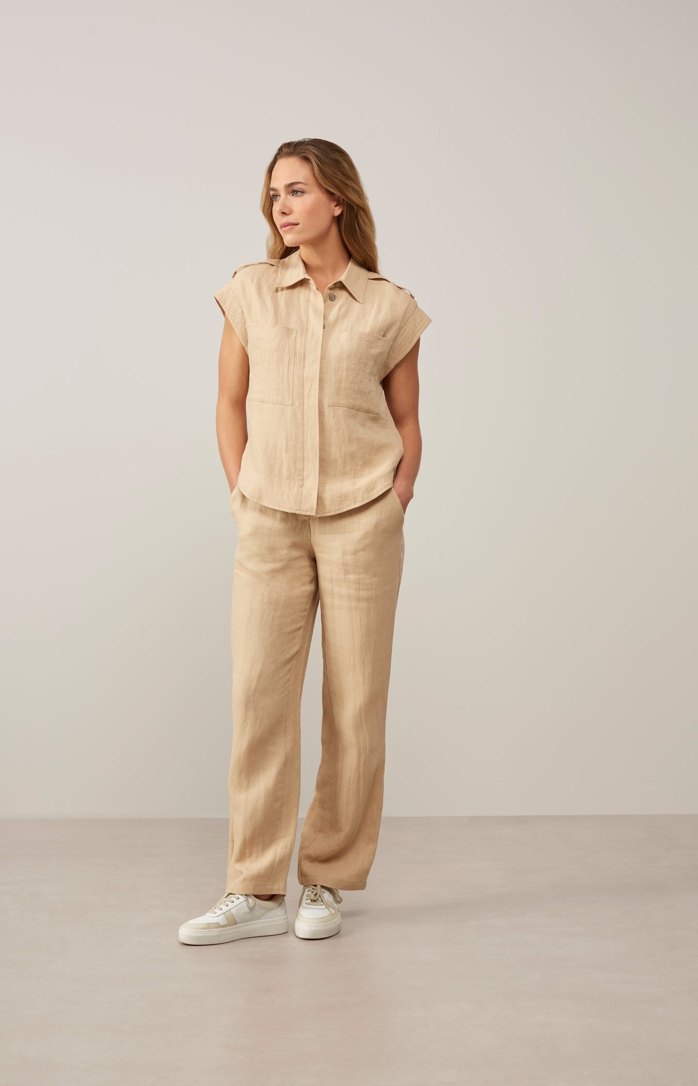 Trousers with buttons, side pockets and elastic waist - Type: lookbook