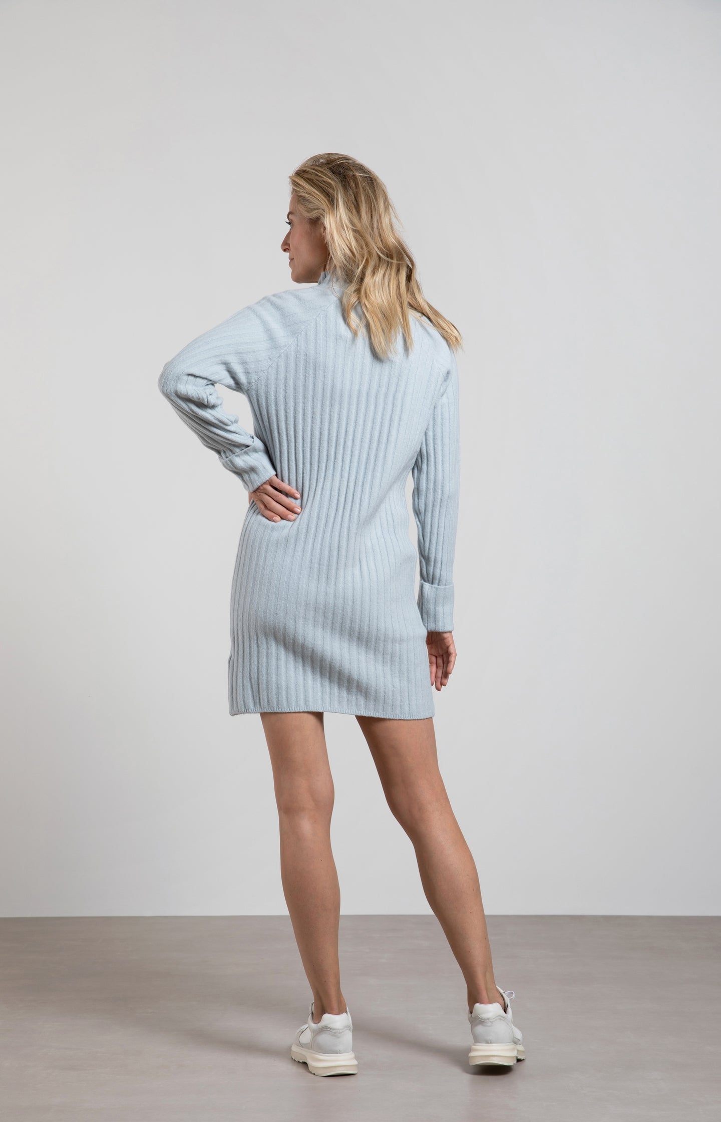 Tunic sweater with high neck, long sleeves and zipper
