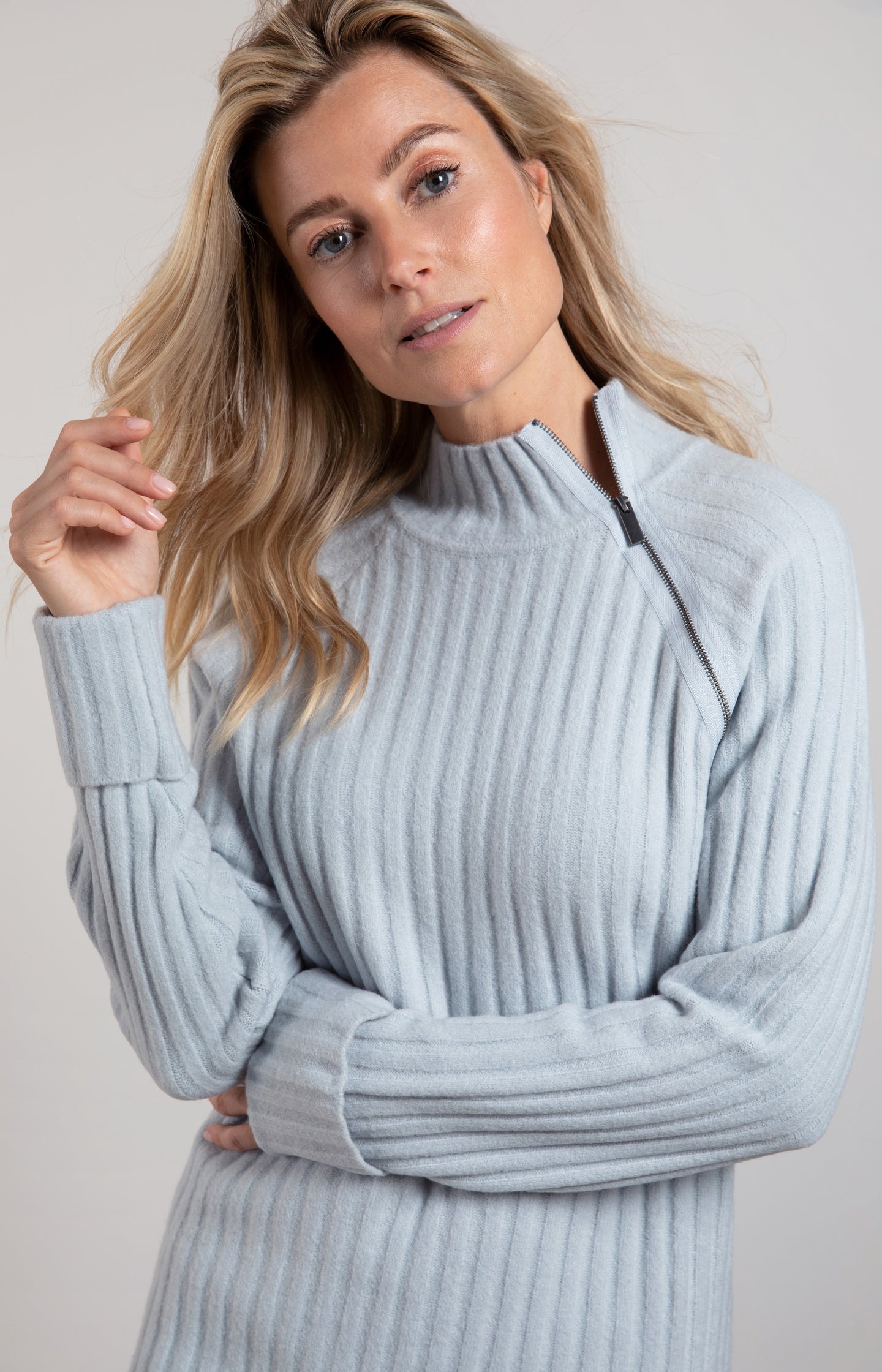 Tunic sweater with high neck, long sleeves and zipper
