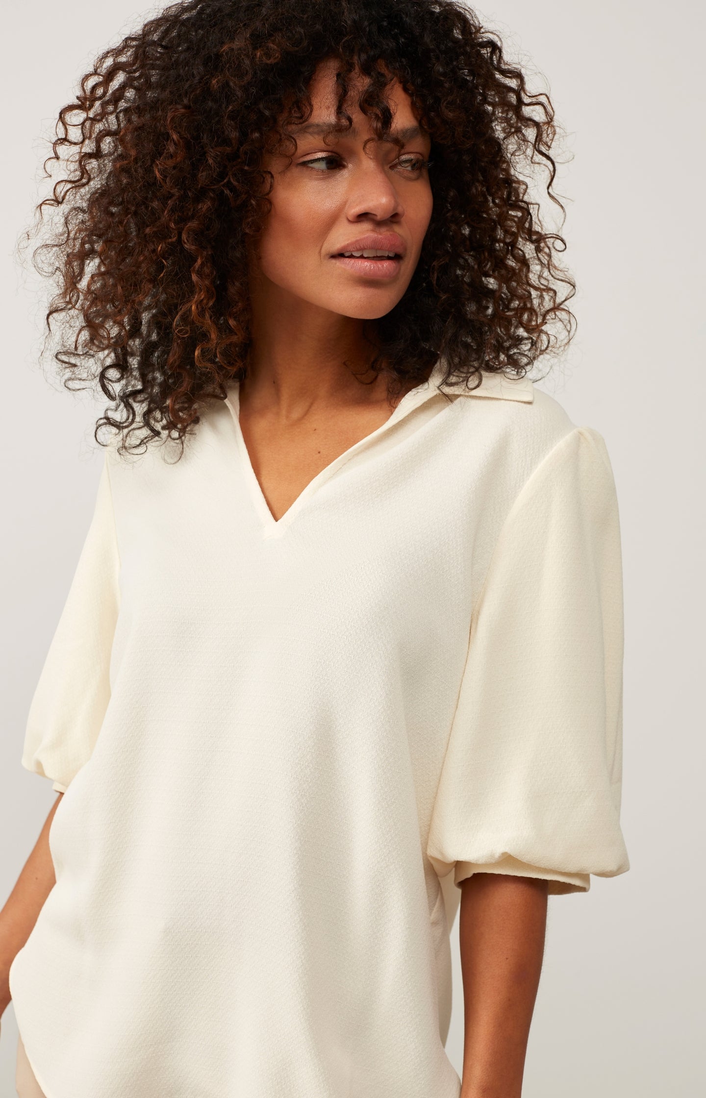 Tunic top with V-neck and short puff sleeves in wide fit - Type: lookbook