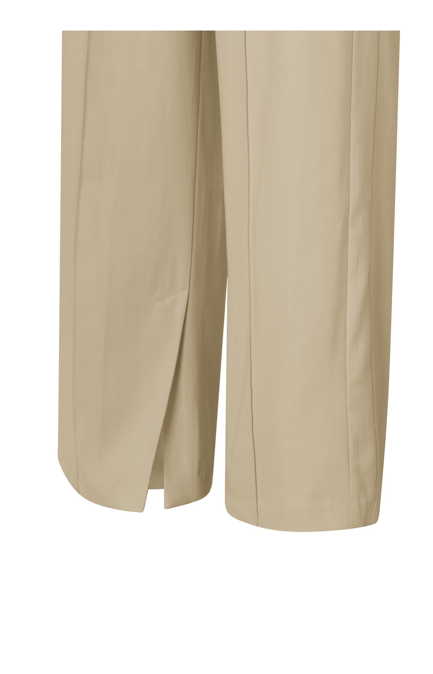 Wide leg trousers, side pockets, pintucks and a slit