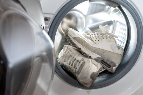 How To Wash Your Sneakers In The Washing Machine Without – Lucky white ...