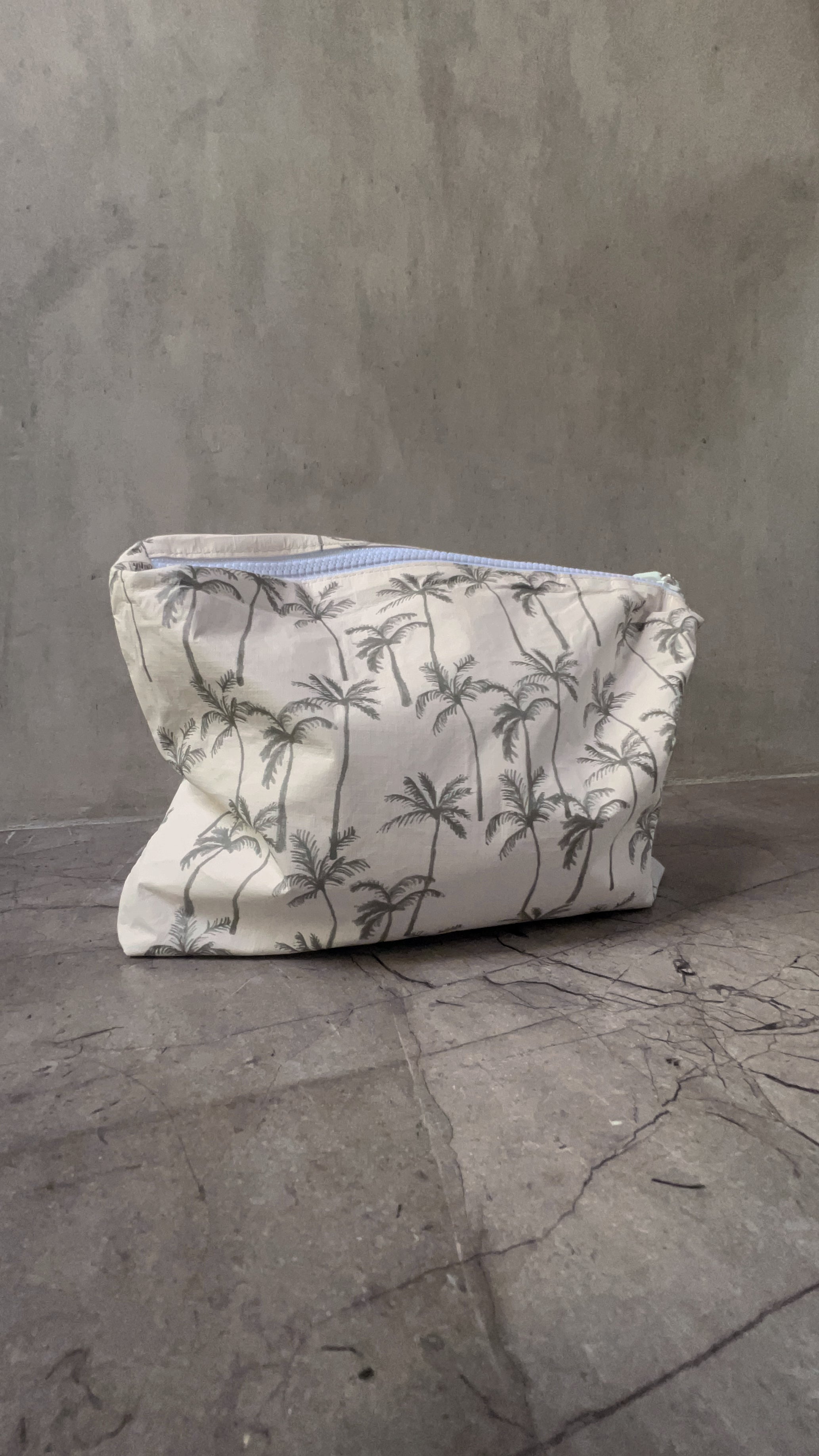 gingerly palm tree zippered waterproof pouch