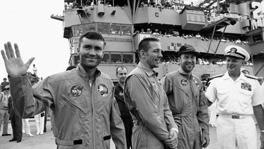 Anggota Crew Apollo 13 sampai ke bumi