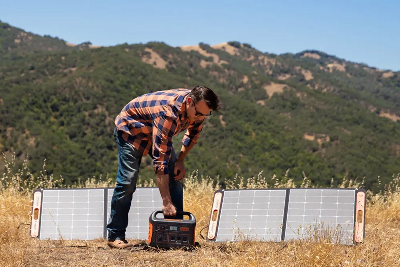 Jackery Explorer 880 Portable Power Station - Charging Outside With Solar Panels