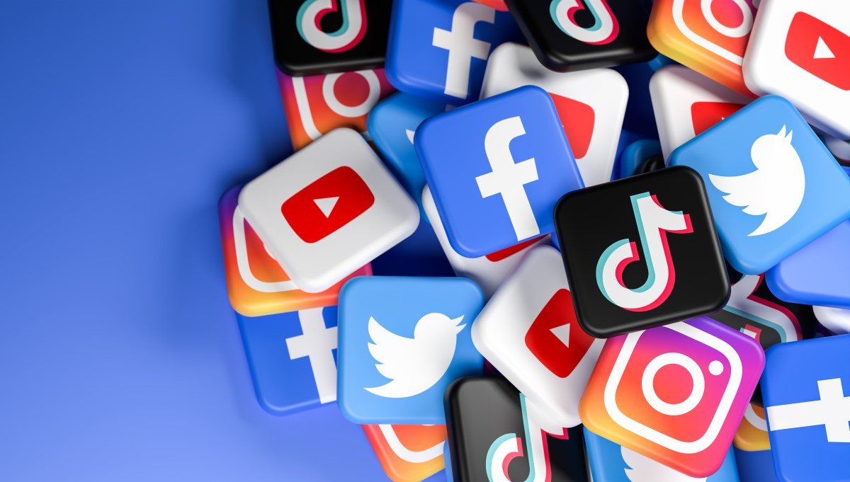 Advantage and Disadvantage of Social Media
