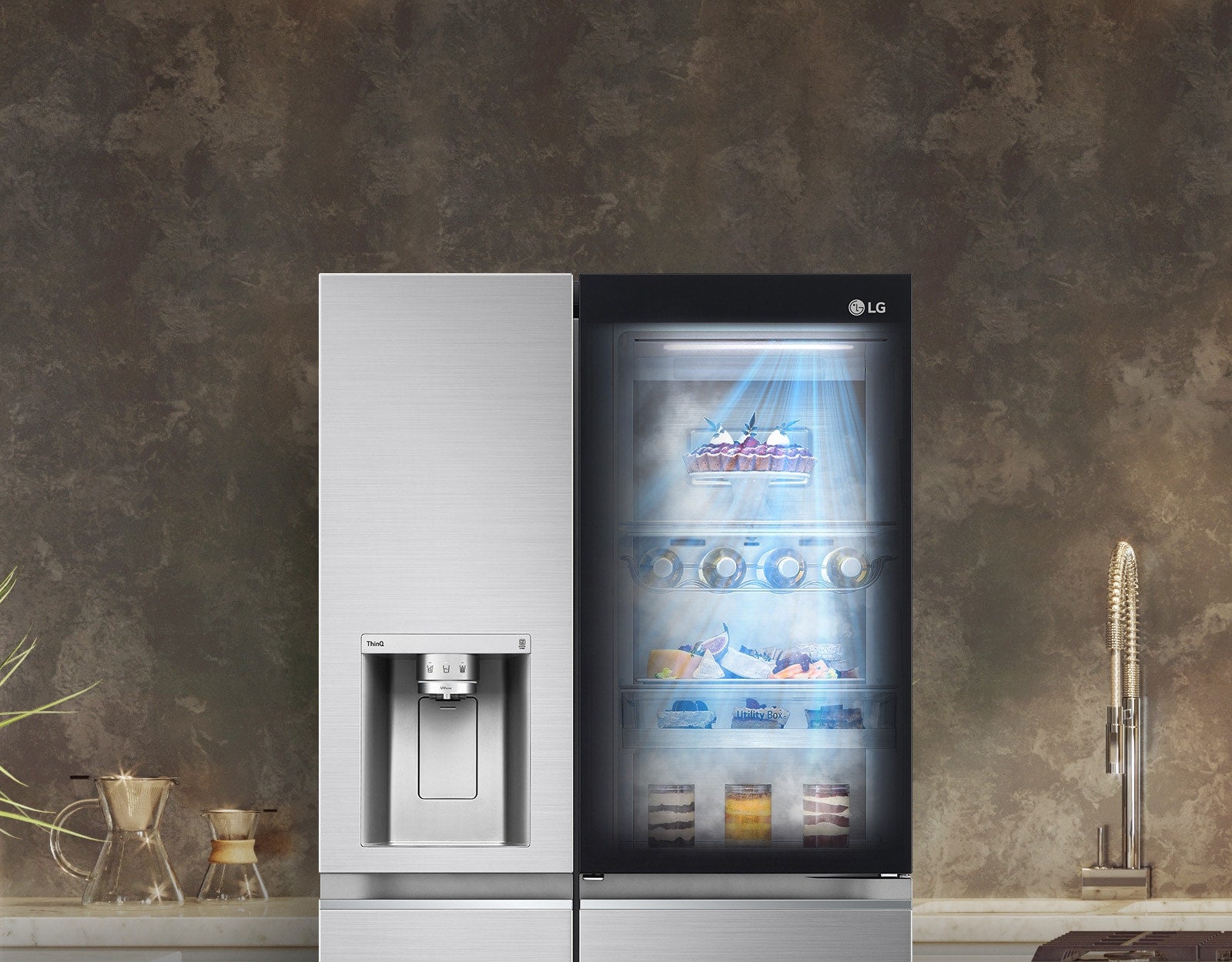 The front view of a black InstaView refrigerator with the light on inside. The contents of the refrigerator can be viewed through the InstaView door. Blue light rays shine on the contents of the DoorCooling function.