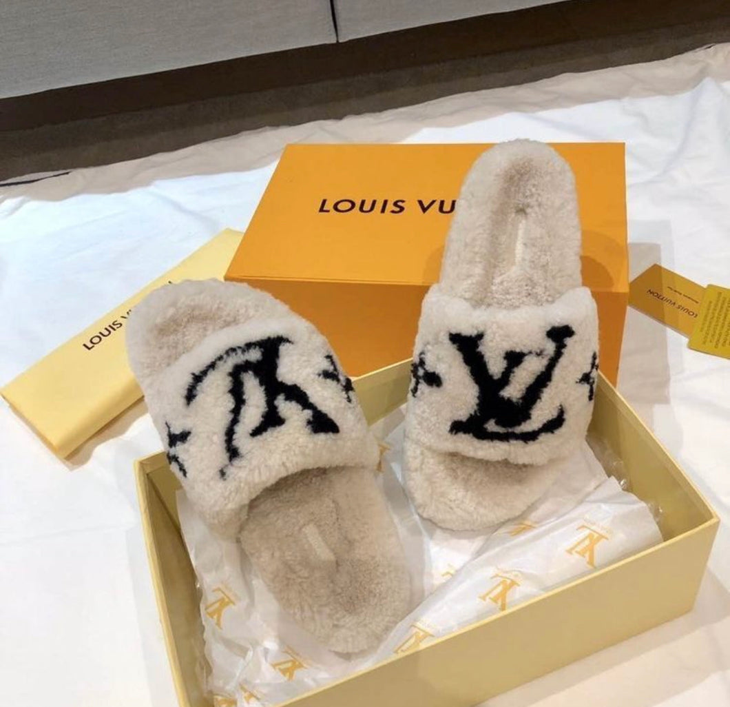 Chia sẻ 77+ về chaussons louis vuitton mới nhất