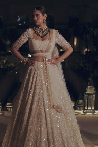 contrast jewellery with lehenga