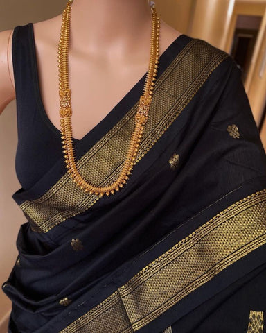 gold jewellery with black saree
