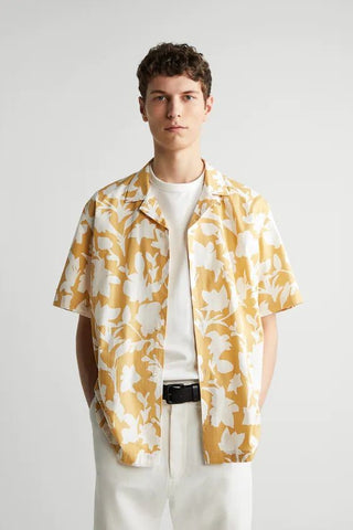 90's men fashion : hawaiian