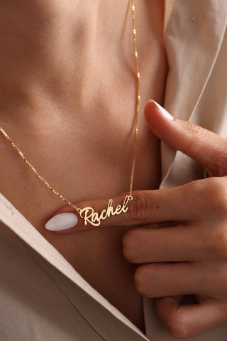 90s Jewelry Trends : name necklace