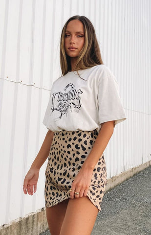 Mini Skirt Outfits Ideas : graphic tee