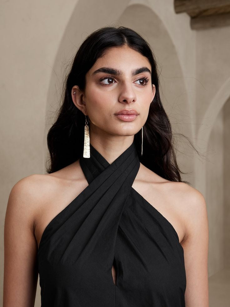 neckline jewllery: halterneck