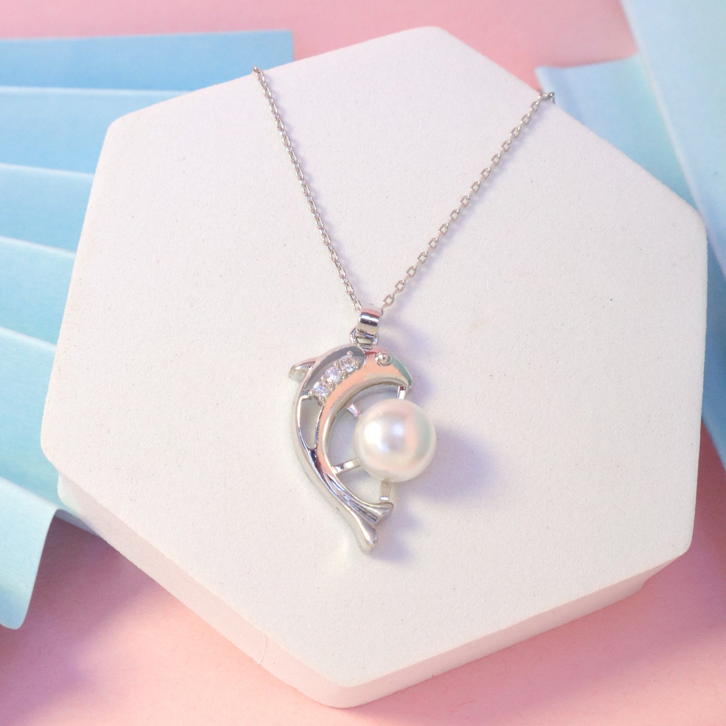 Classy Dolphin Pearl Necklace