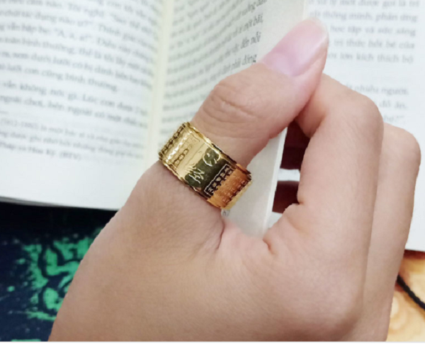 Nữ đeo nhẫn ngón cái có ý nghĩa gì?
