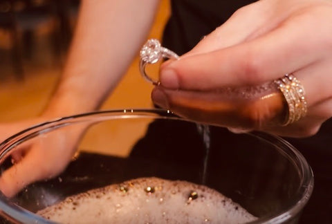 Comment nettoyer ses bijoux précieux? – bijouterieballanger