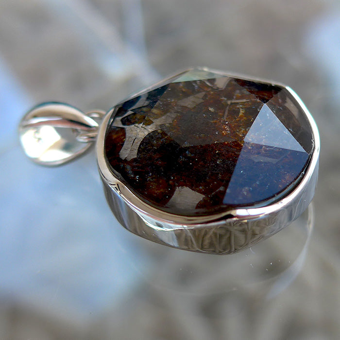 Round Pallasite Pendant with Star of David Faceting