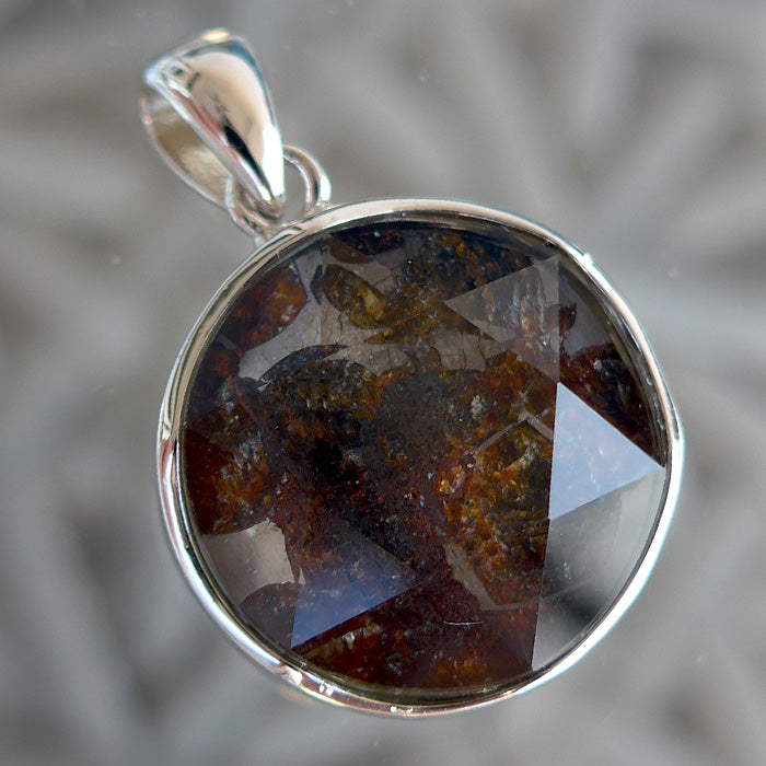 Round Pallasite Pendant with Star of David Faceting