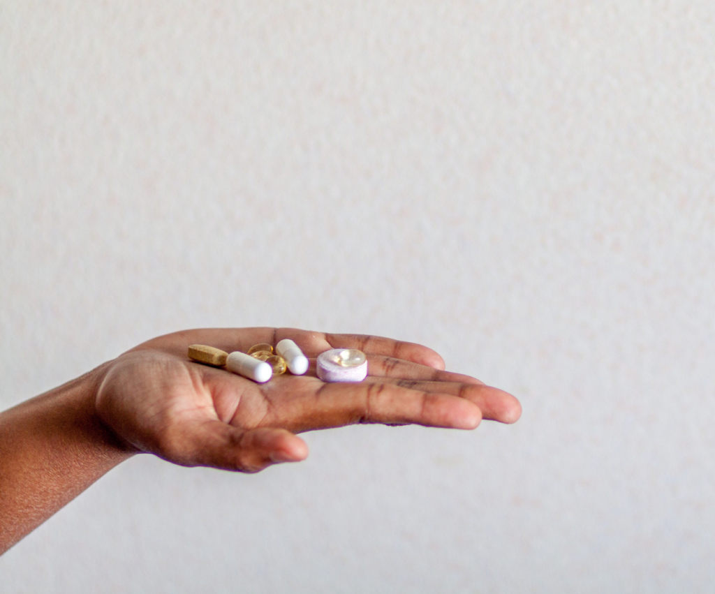 postnatal vitamins in someones hands