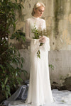 Sophisticated High-Neck Chiffon Sheath Sheath Dress/Wedding Dress with a Brush/Sweep Train