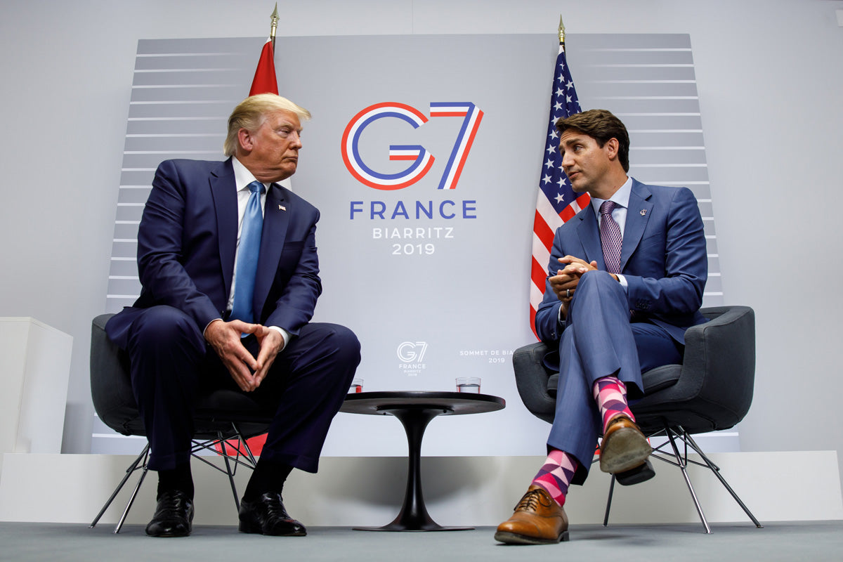 Donald Trump et Justin Trudeau lors du 45e sommet du G7 à Biarritz, France. - Chaussettees roses