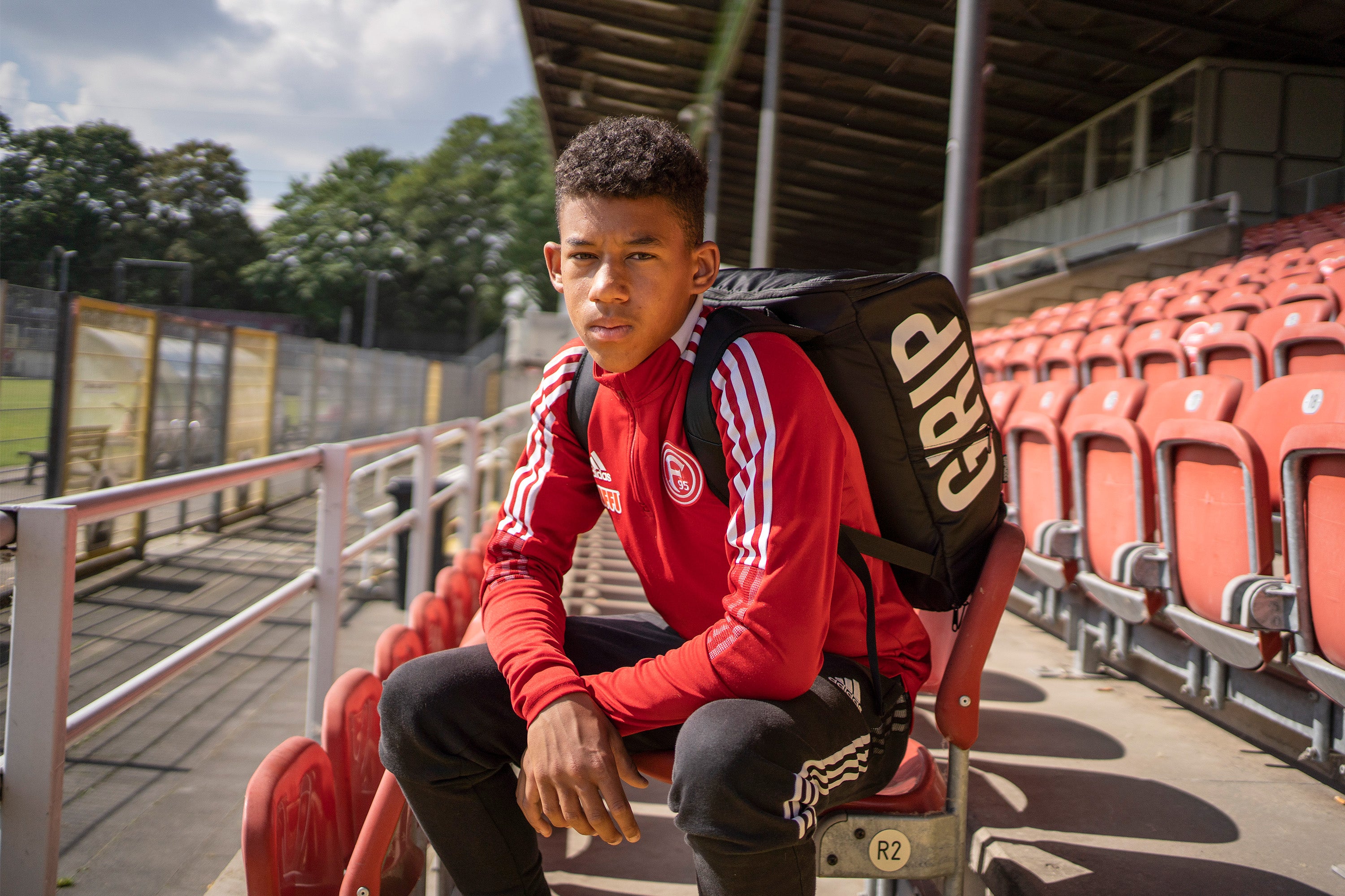 Der Gripmode Backpack sorgt bei Simeon Rpunkt von Fortuna Düsseldorf für mehr Effizienz im Alltag