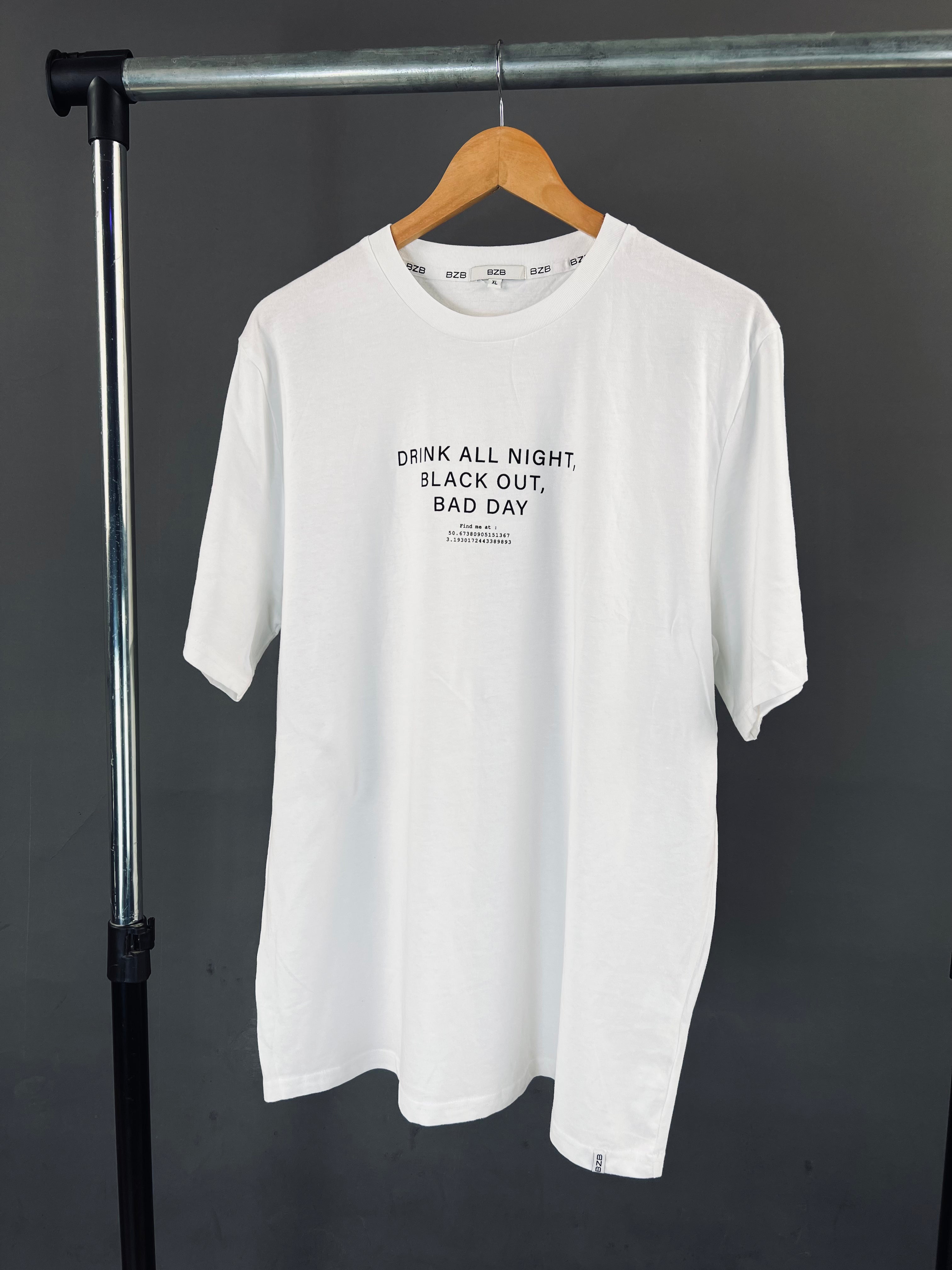 Bizzbee Drink All night T-shirt in white – Garmisland