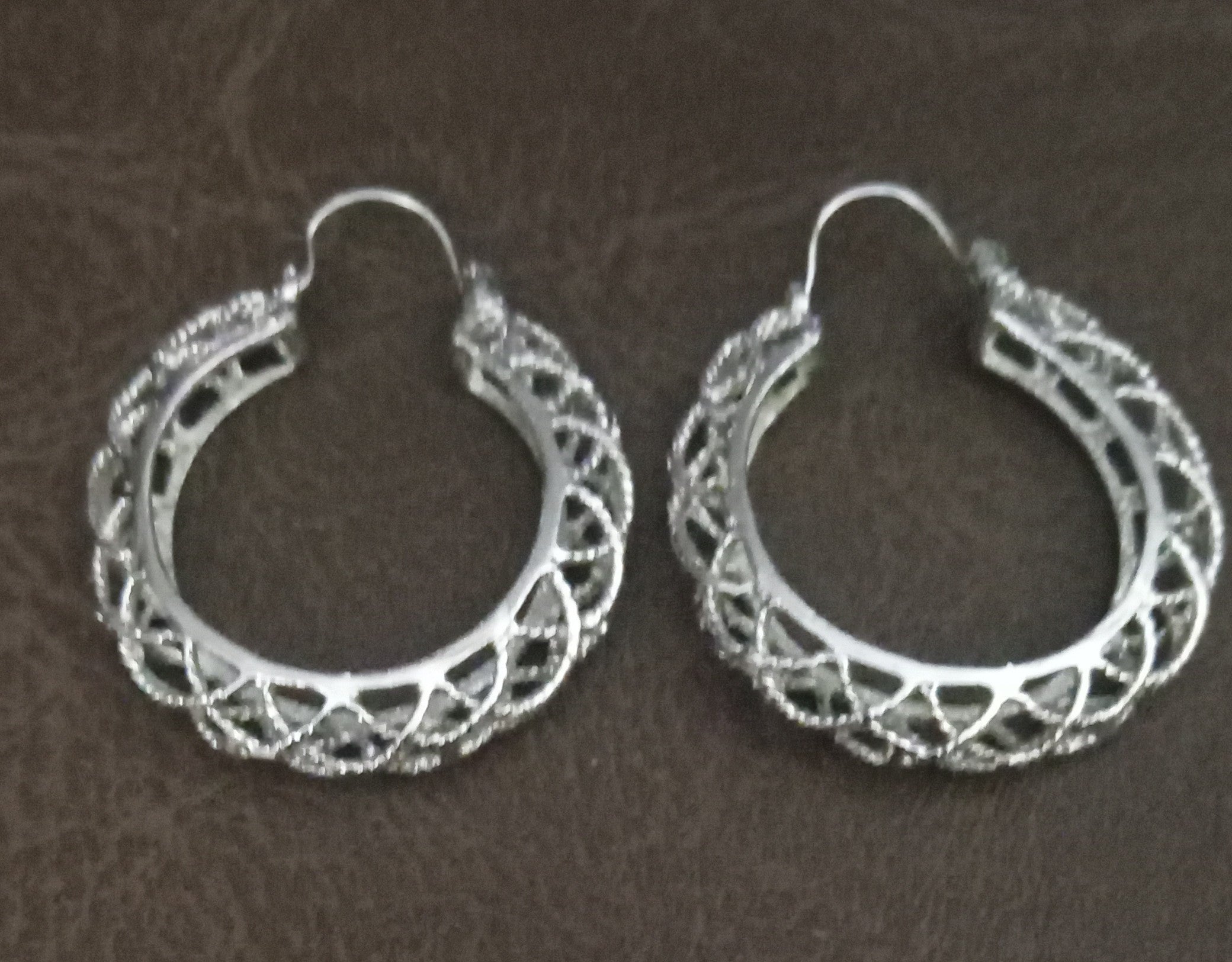1" loop earrings no brand