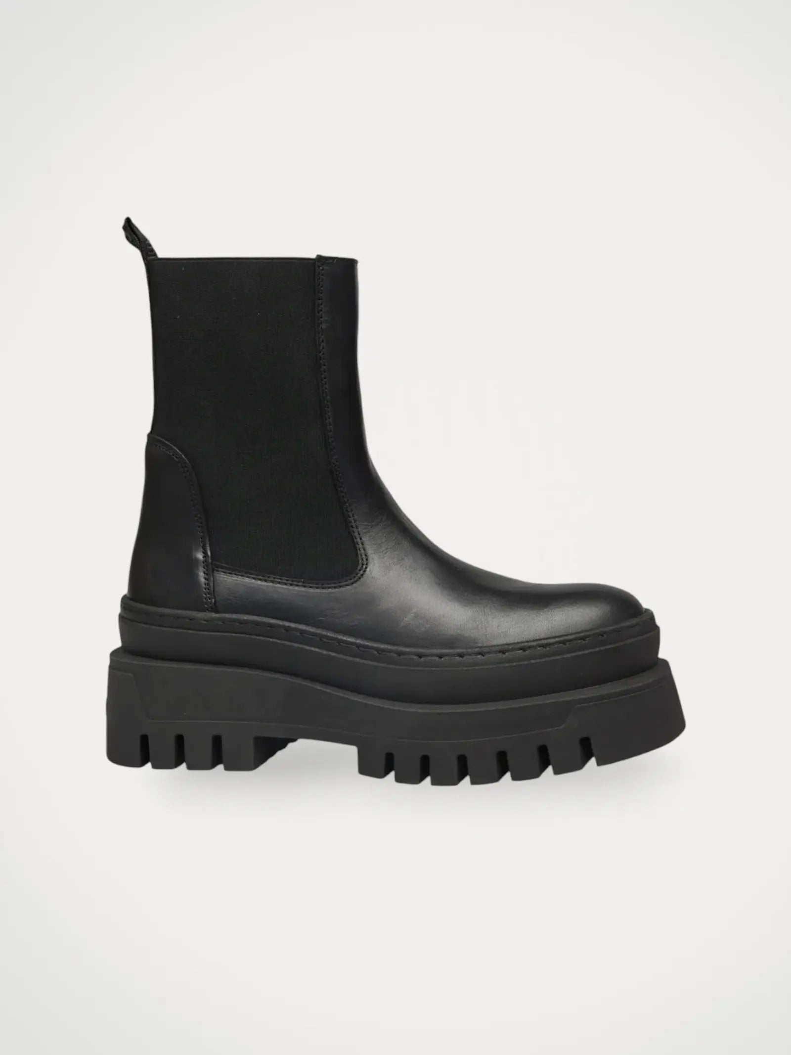 image of Steve Madden-skinnboots NWOT