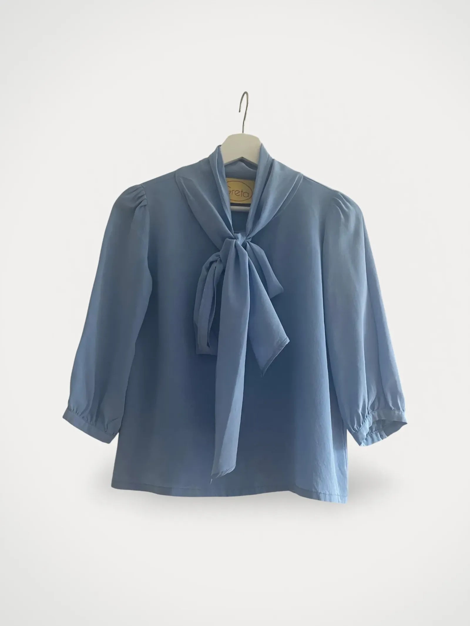 image of Greta Julie Pussy Bow-sidenblus NWOT