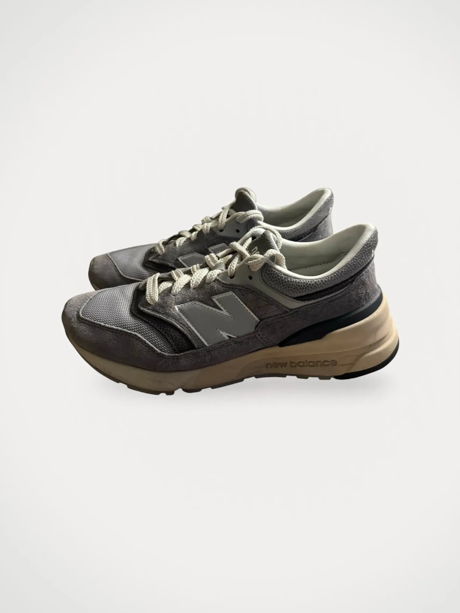 image of New Balance 997r-sneakers