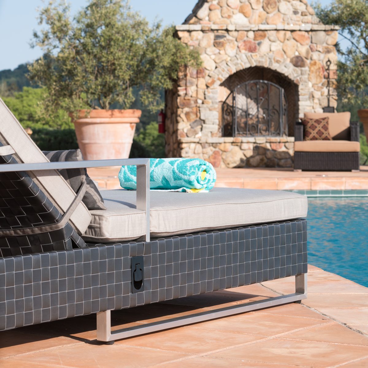 5-backyard-must-haves-pool-side-seating