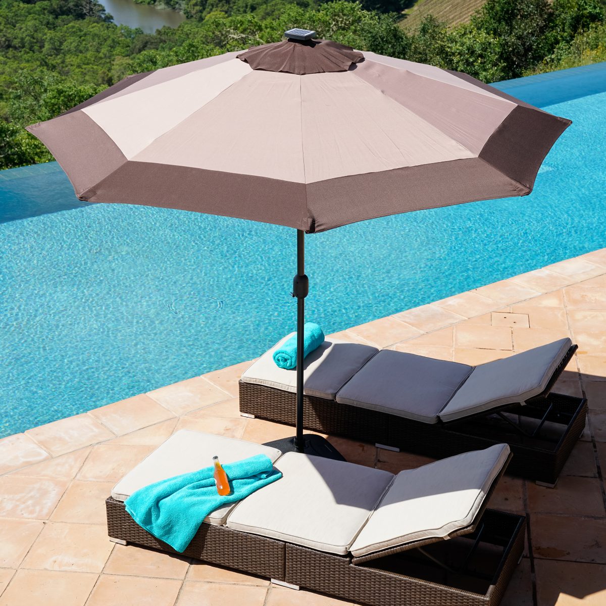 poolside-furniture-ideas-patio-umbrella