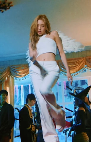 Yuna’s Look #1 in Boys Like You MV