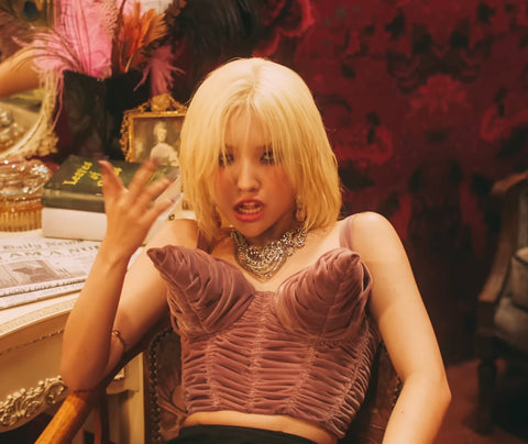Soyeon’s Look #1 In Nxde MV