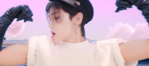 Felix’s Look #2 in Case 143 M/V