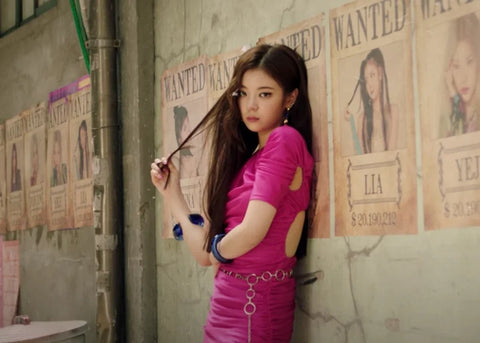 ITZY-Not-Shy-MV-Kpop-Fashion-Lia-Look-