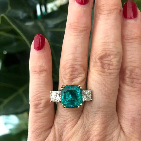 Emerald and diamond ring